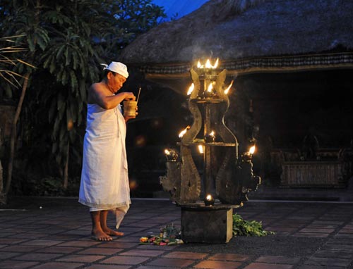 Đặc sắc điệu m&uacute;a Kecak tr&ecirc;n đảo Bali Indonesia